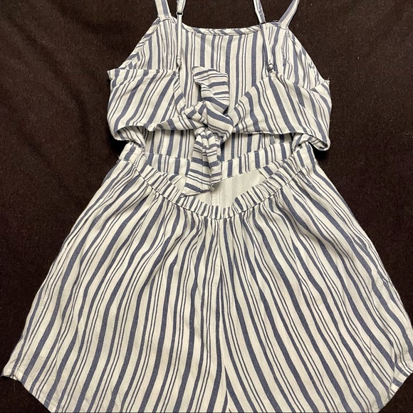 Hollister Tie Back Romper - Picture 1 of 8